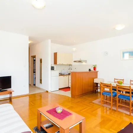 Maya Relax - Two-bedroom With Balcony And Partial Sea View Apartman *