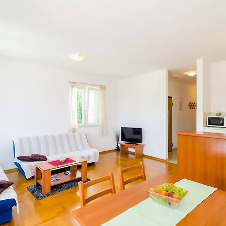Apartman Maya Relax - Two-bedroom With Balcony And Partial Sea View