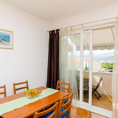 Apartman Maya Relax - Two-bedroom With Balcony And Partial Sea View