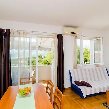 Maya Relax - Two-bedroom With Balcony And Partial Sea View شقة *