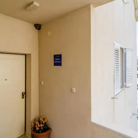 شقة Maya Relax - Two-bedroom With Balcony And Partial Sea View
